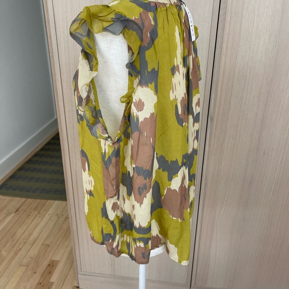 Velvet - Picture 3 of 7